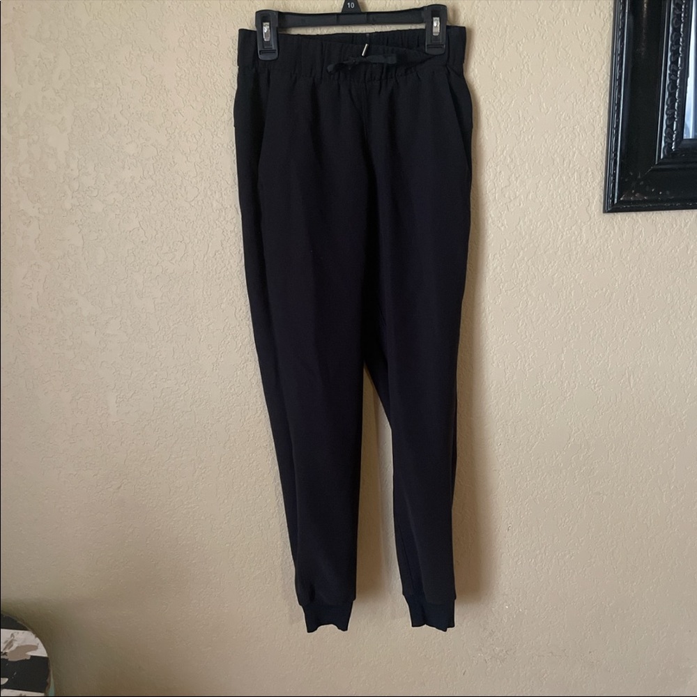 -LULULEMON SIZE 0 ON THE FLY SWEATS